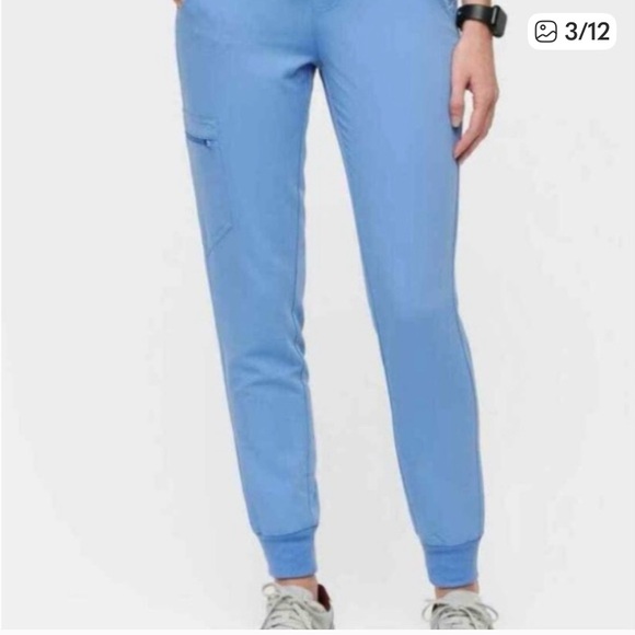 9 piece FIGS LOT 5 Zamora Joggers/ 4 Casma tops-ceil blue - Picture 3 of 10